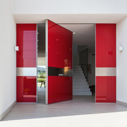 Synua | Porta blindata a bilico verticale con rivestimento in vetro lucido | Entrance doors | Oikos – Architetture d’ingresso