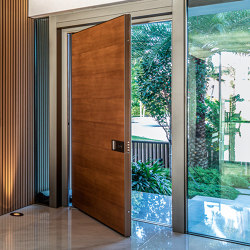 Synua | Pivot wooden Oak safety door