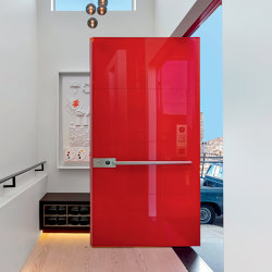 Synua | The safety door for large dimensions, with vertical pivot operation and installation coplanar with the wall. | Portes d'entrée | Oikos – Architetture d’ingresso