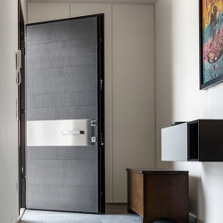 Evolution | The safety door with exposed hinges that meets any request for customization. |  | Oikos – Architetture d’ingresso