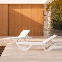 Voxel sun lounger | Lettini giardino | Vondom