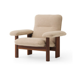 Brasilia Lounge Chair | Walnut | MENU Bouclé 02 | Sillones | Audo Copenhagen