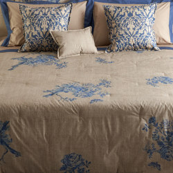 Chloe Quilted bedspread Printed roses all over | Home textiles | Mastro Raphael