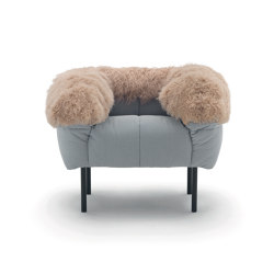 Pecorelle Armchair - Version with pink fur accessory | Sillones | ARFLEX