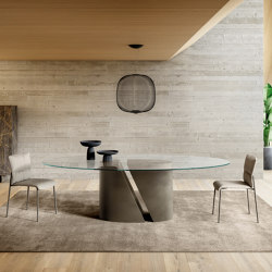Wadi Table - Extra-clear glass top. Titanio steel base. | Dining tables | LAGO