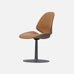 Council Lounge Chair with Swivel Base | Chairs | House of Finn Juhl - Onecollection
