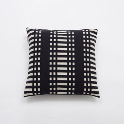 Cushion cover 40 Nereus Black | Home textiles | Johanna Gullichsen