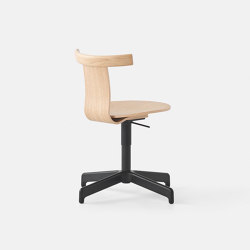 Jiro Swivel Chair Natural - Black Base | Sillas | Resident