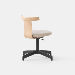 Jiro Swivel Chair Natural - Black Base - Upholstered | Sedie | Resident