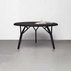 Stammtisch round table, solid wood top, stained in black | Dining tables | Quodes
