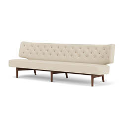 Radiohus Sofa P3 | Walnut Base / Buttons Dakar 0250 / Hallingdal 200 | Divani | Audo Copenhagen