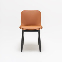 Baltic 2 Classic con patas de madera | Chairs | MDD
