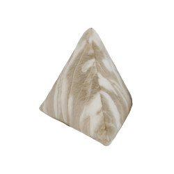 Kunstpelz Kissen | Pyramidenkissen aus beigem und weißem Kunstpelz | Home textiles | MX HOME