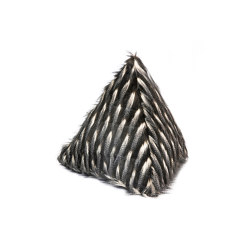 Kunstpelz Kissen | Pyramidenkissen aus schwarzem und weißem Kunstpelz | Home textiles | MX HOME
