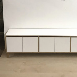 Scott 210 Shoe Bench | Schränke | Andreas Janson