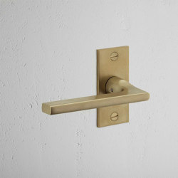 Manilla para puertas Clayton con placa corta (con muelle) | Hinged door fittings | Corston Architectural Detail