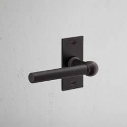 Manilla para puertas Harper con placa corta (con muelle) | Hinged door fittings | Corston Architectural Detail