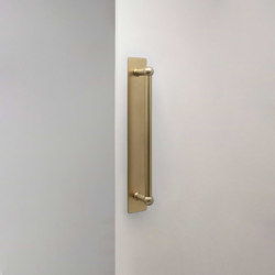 Harper Stoßgriff 1x mit Schild (320 mm) - Antikes Messing | Hinged door fittings | Corston Architectural Detail