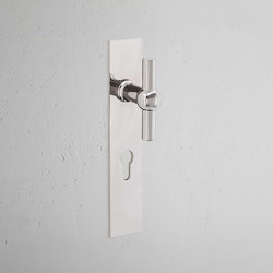 Manilla para puertas Harper T con placa larga (con muelle) | Hinged door fittings | Corston Architectural Detail