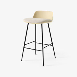 Rely HW82 Beige Sand w. Linara 266 & Black base | Counter stools | &TRADITION