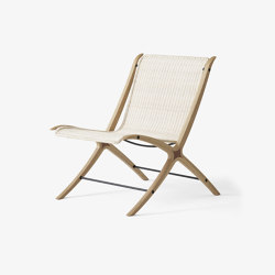 X HM10 Lacquered Oak w. Walnut inserts & Natural Rattan seat | Sessel | &TRADITION