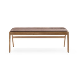 Knekk bench in oak fixed seat cushion | open base | Fora Form