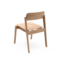 Knekk chair in oak | open base | Fora Form