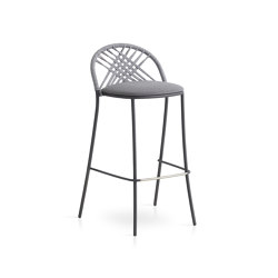 Petale hand-woven bar stool with diamond pattern | Taburetes de bar | Expormim