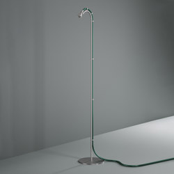 FFQT | Free-standing outdoor shower with shower head with spray jet, garden hose not included | Standing showers | Quadrodesign