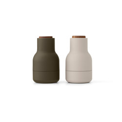 Bottle Grinder, Small, Walnut Lid, Hunting Green/Beige, | Salz & Pfeffer | Audo Copenhagen