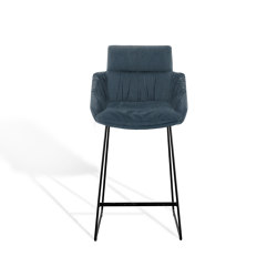 FAYE Counter stool with low armrests