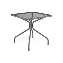 Cambi 2-4 seats square table | 801 | Bistrotische | EMU Group
