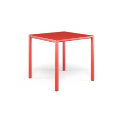 Urban 2/4 seats stackable square table | 096 | Tables de repas | EMU Group