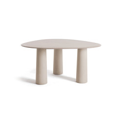 Bold Table triangulaire | Dining tables | Ethimo