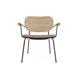 Co Lounge Chair W/Armrest, Upholstered Seat, Oak Back | Sierra - Stone, 1611 | Natural Oak | Poltrone | Audo Copenhagen