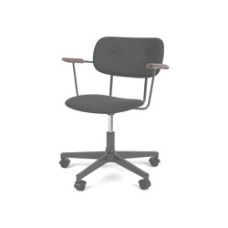 Co Task Chair W. Armrest | Star Base w. Casters, Black Aluminium | Veneer Seat and Back | Sierra - Black, 1001 | Dark Stained Oak | Tabourets de bureau | Audo Copenhagen