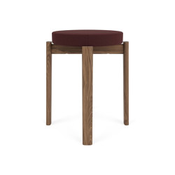 Passage Stool, Walnut Base, Upholstered Seat | Vidar - Burgundy, 0693 | Stools | Audo Copenhagen