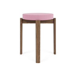 Passage Stool, Walnut Base, Upholstered Seat | Vidar - Pink, 0526 | Sgabelli | Audo Copenhagen