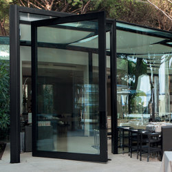 Nova | Porta d'ingresso a bilico vetrata in alluminio e vetro | Entrance doors | Oikos – Architetture d’ingresso