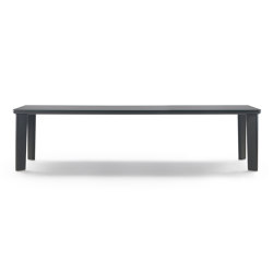 Arnold dining table