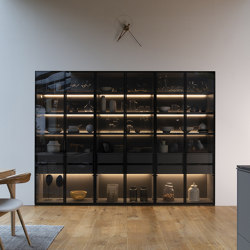 Glass door unit with interior drawers | Vitrinen | Santos