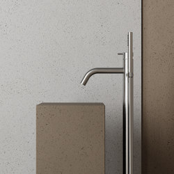 Made - freestanding bathtub mixer | Robinetterie pour lavabo | NIC Design