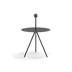 Trino Outdoor modelo con esfera de mármol | Side tables | viccarbe