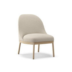 Aleta lounge chair with wooden base | Sessel | viccarbe