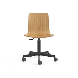 Klip chair - five casters base & stained / lacquered seat | Sedie | viccarbe