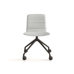 Silla Klip - base piramidal giratoria con ruedas y asiento tapizado a bandas | Office chairs | viccarbe