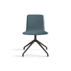 Klip chair - pyramid swivel base & smooth upholstery | Chaises | viccarbe