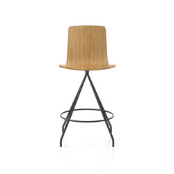 Klip stool - swivel base counter height & stained seat | Bar stools | viccarbe