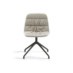 Silla Maarten - base giratoria piramidal y asiento tapizado soft | Chairs | viccarbe