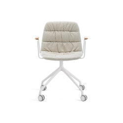 Silla Maarten - base giratoria piramidal con ruedas y asiento tapizado soft | Office chairs | viccarbe